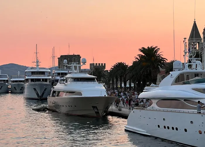 Kula View Apartment *