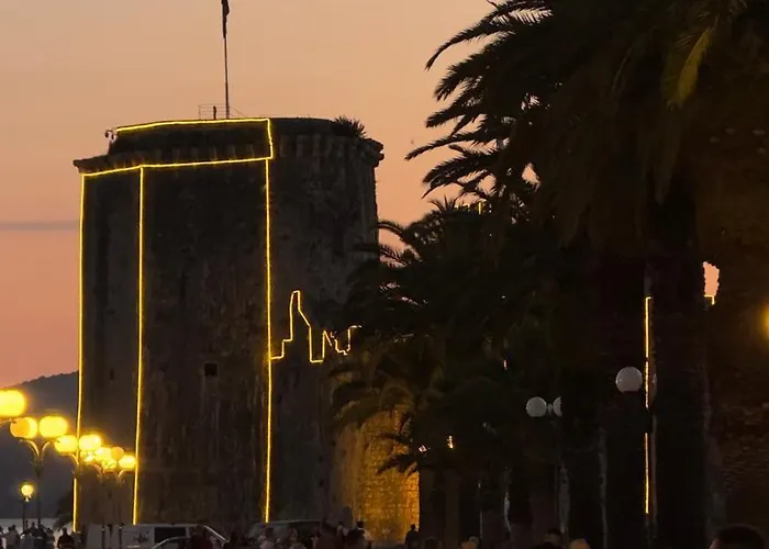 Kula View 公寓 特罗吉尔