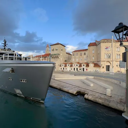 Kula View * Τρογκίρ